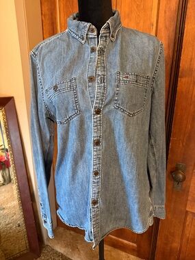 Tommy Hilfiger Light Blue Denim Button-Front Shirt, size medium